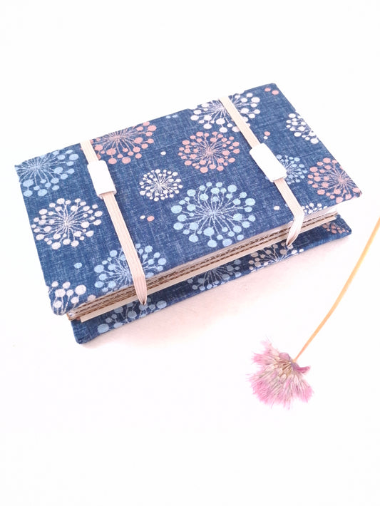 Pressa per fiori da viaggio con fodera in tessuto floreale Giapponese blu
