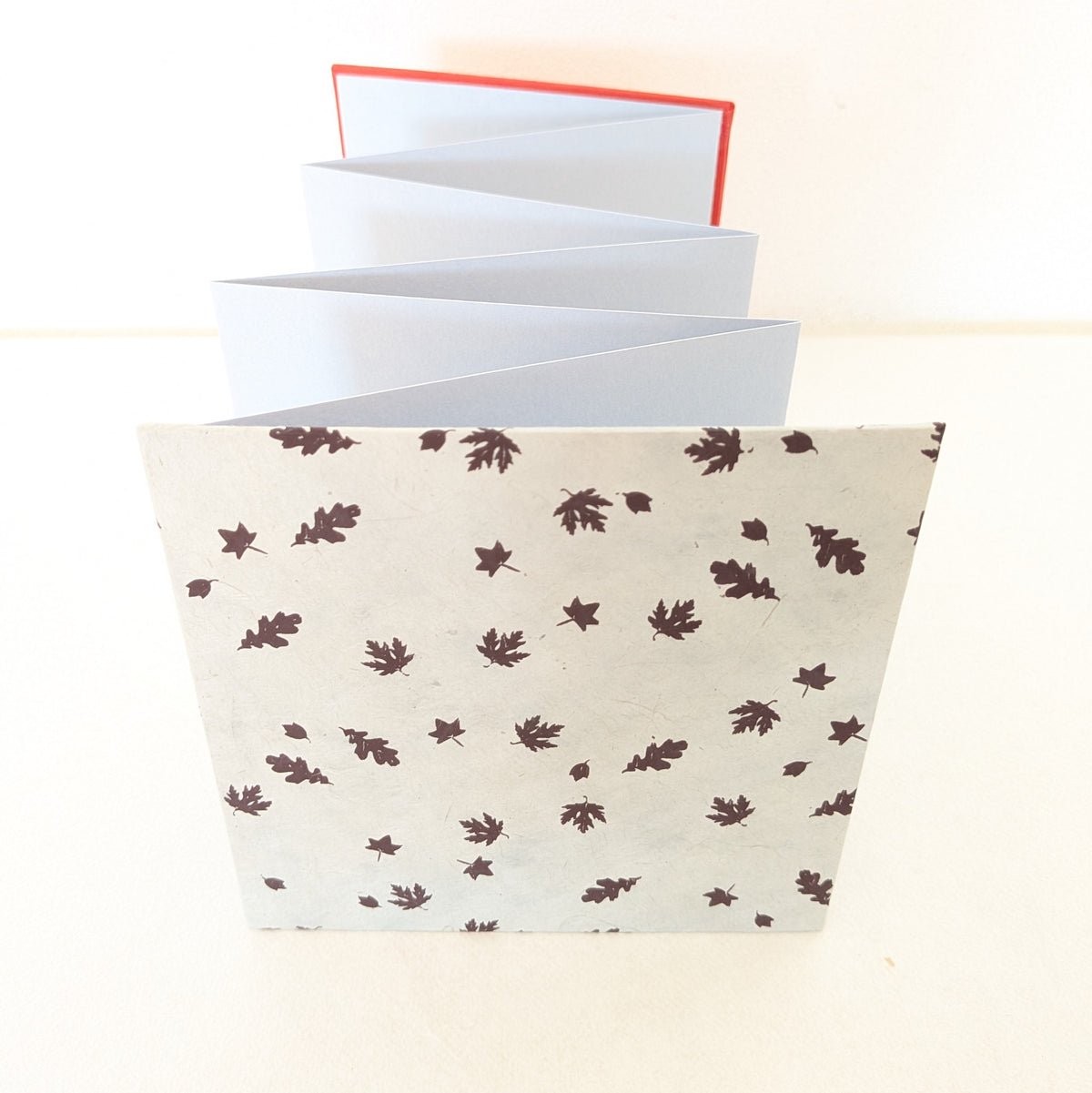 Mini album quadrato a Leporello con foglie in carta da zucchero
