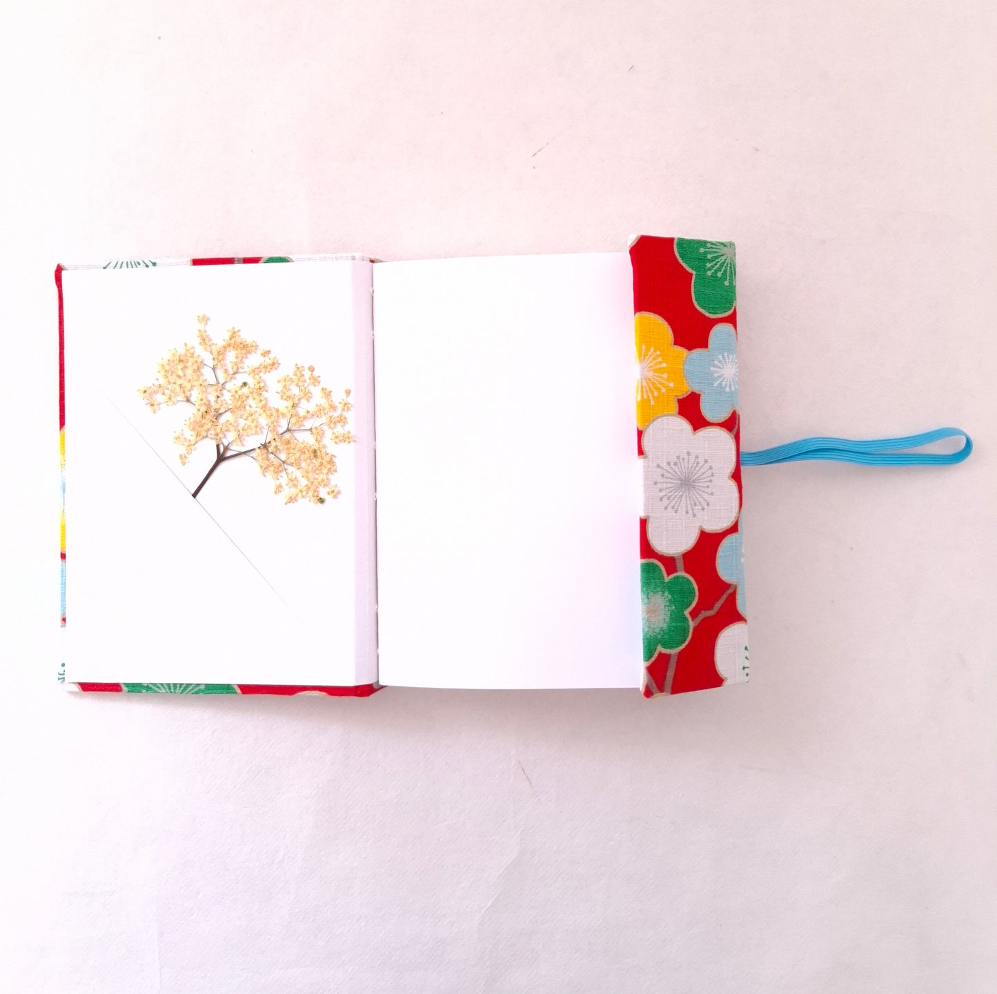 Diario di Viaggio in tessuto floreale Giapponese in rosso, verde e celeste