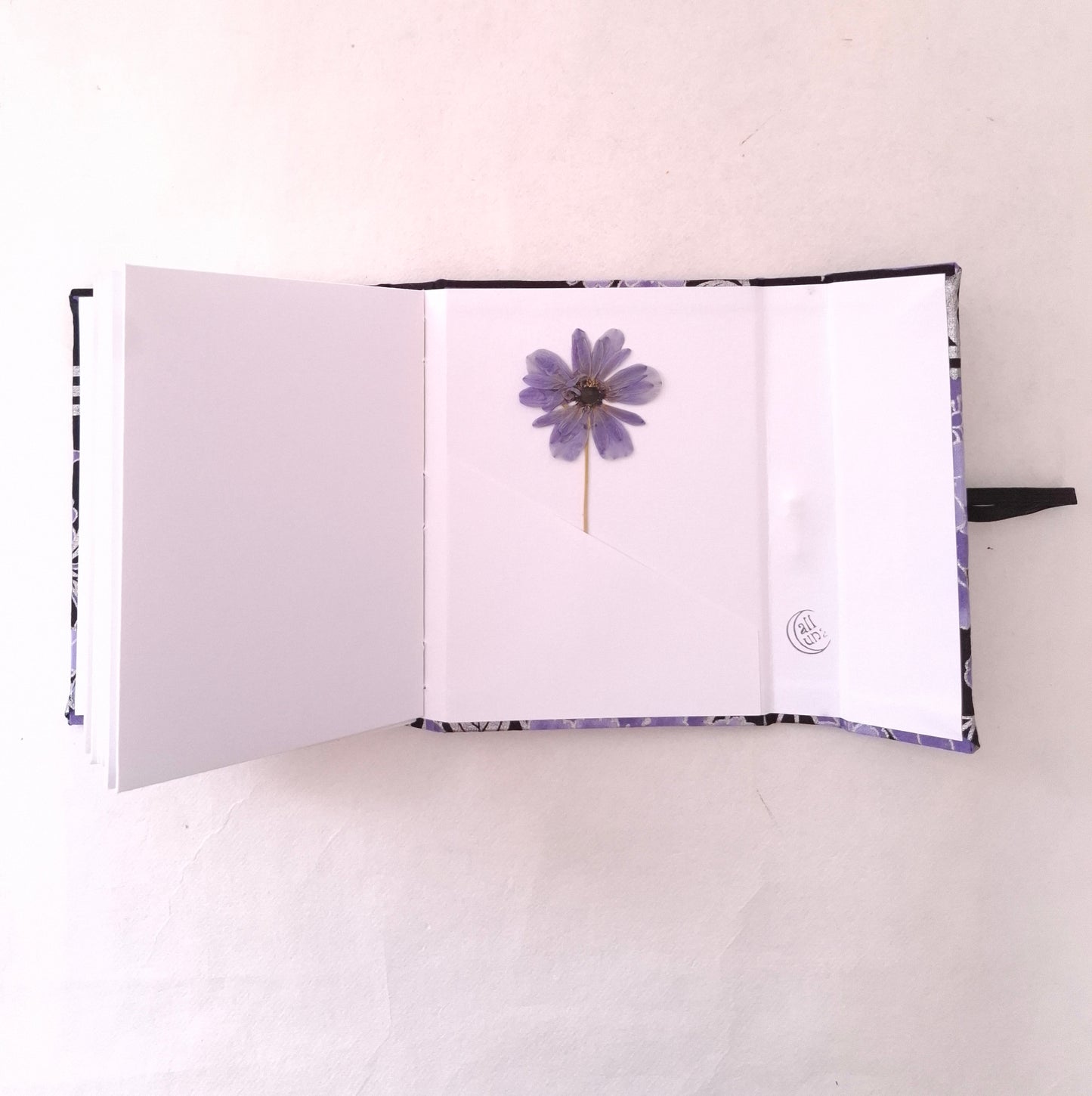 Diario di Viaggio in tessuto floreale Giapponese in lavanda, nero e argento