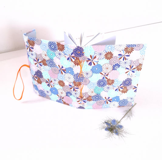 Diario di Viaggio in tessuto floreale Giapponese in azzurro e arancio
