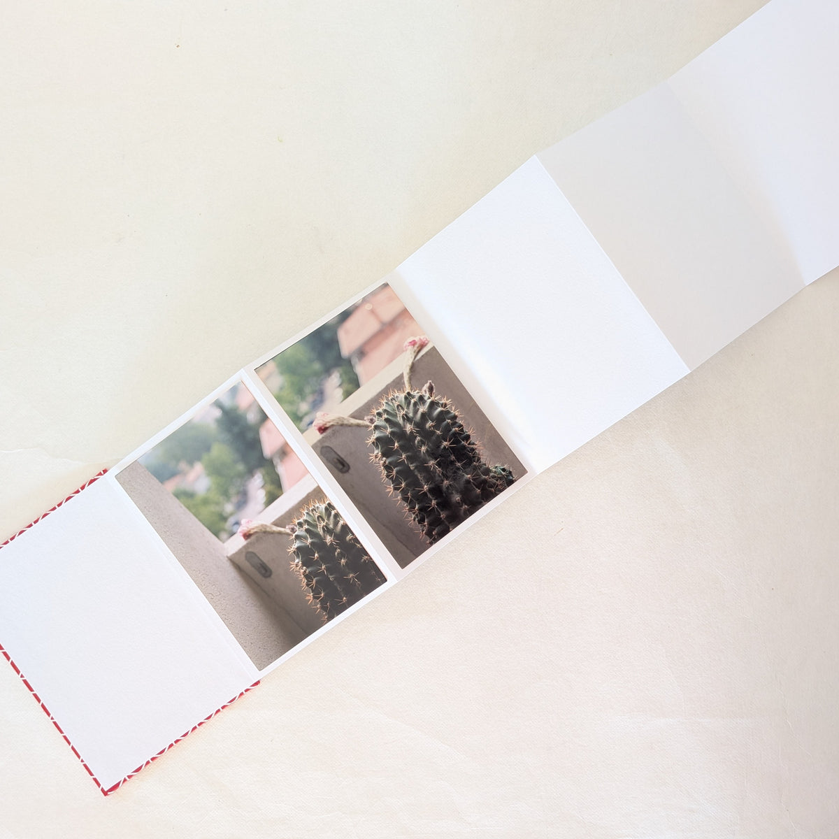 Album a fisarmonica rettangolare con pattern geometrico in rosso