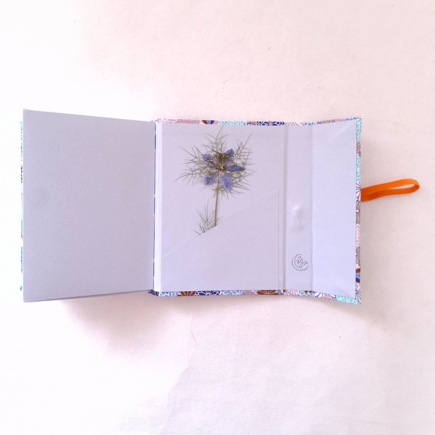 Diario di Viaggio in tessuto floreale Giapponese in azzurro e arancio