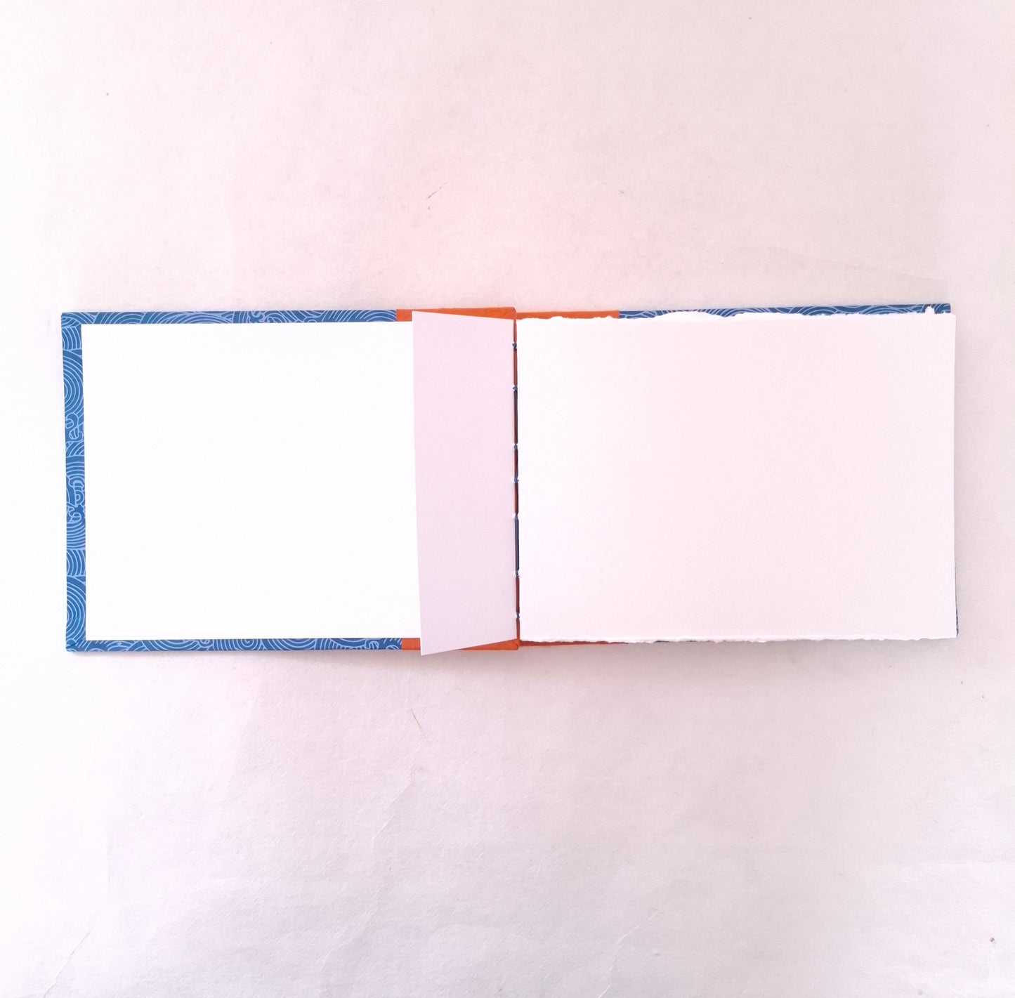 Taccuino per acquerello con onde giapponesi in arancione e blu