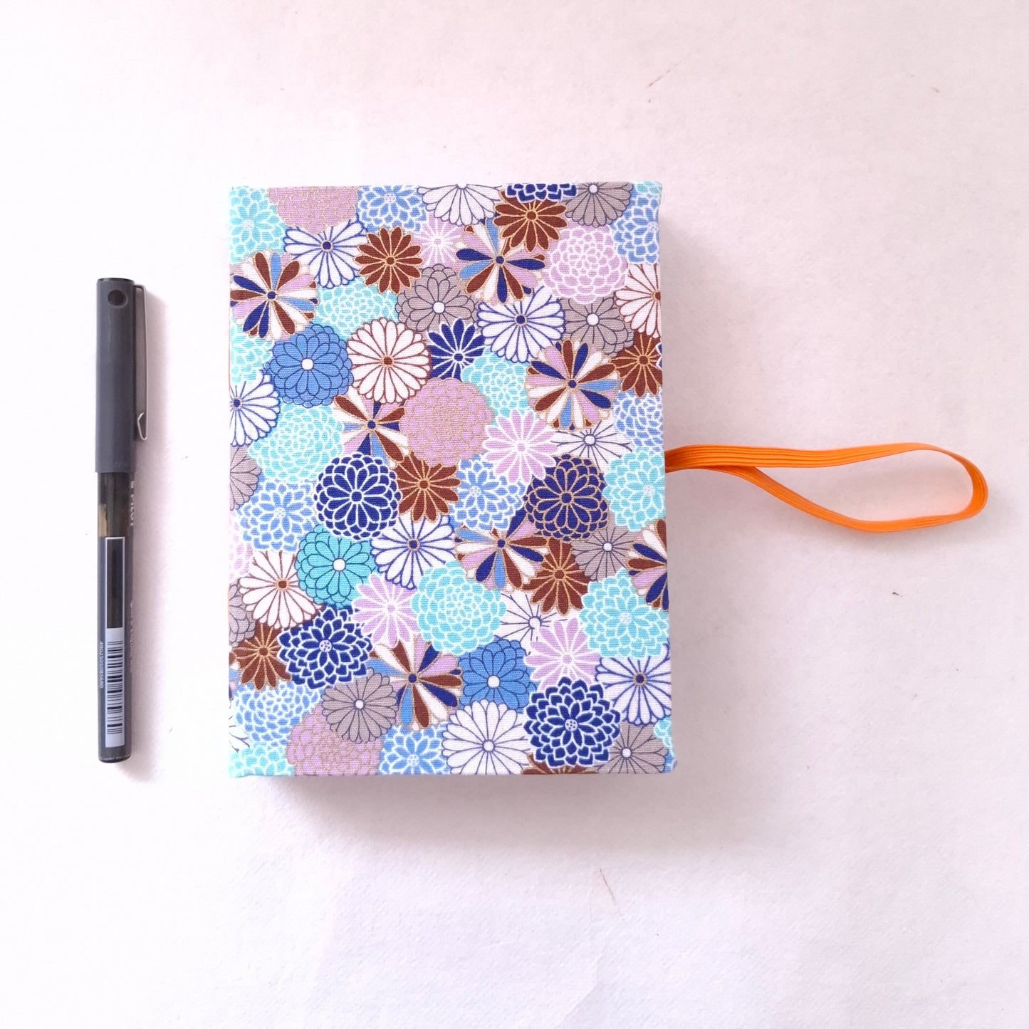 Diario di Viaggio in tessuto floreale Giapponese in azzurro e arancio