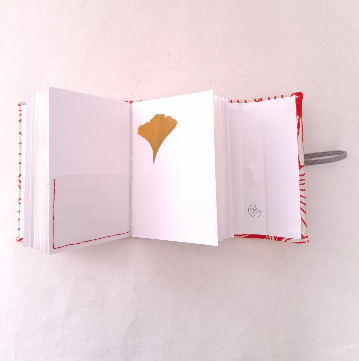 Diario di Viaggio in tessuto floreale Giapponese in rosso, bianco e miele