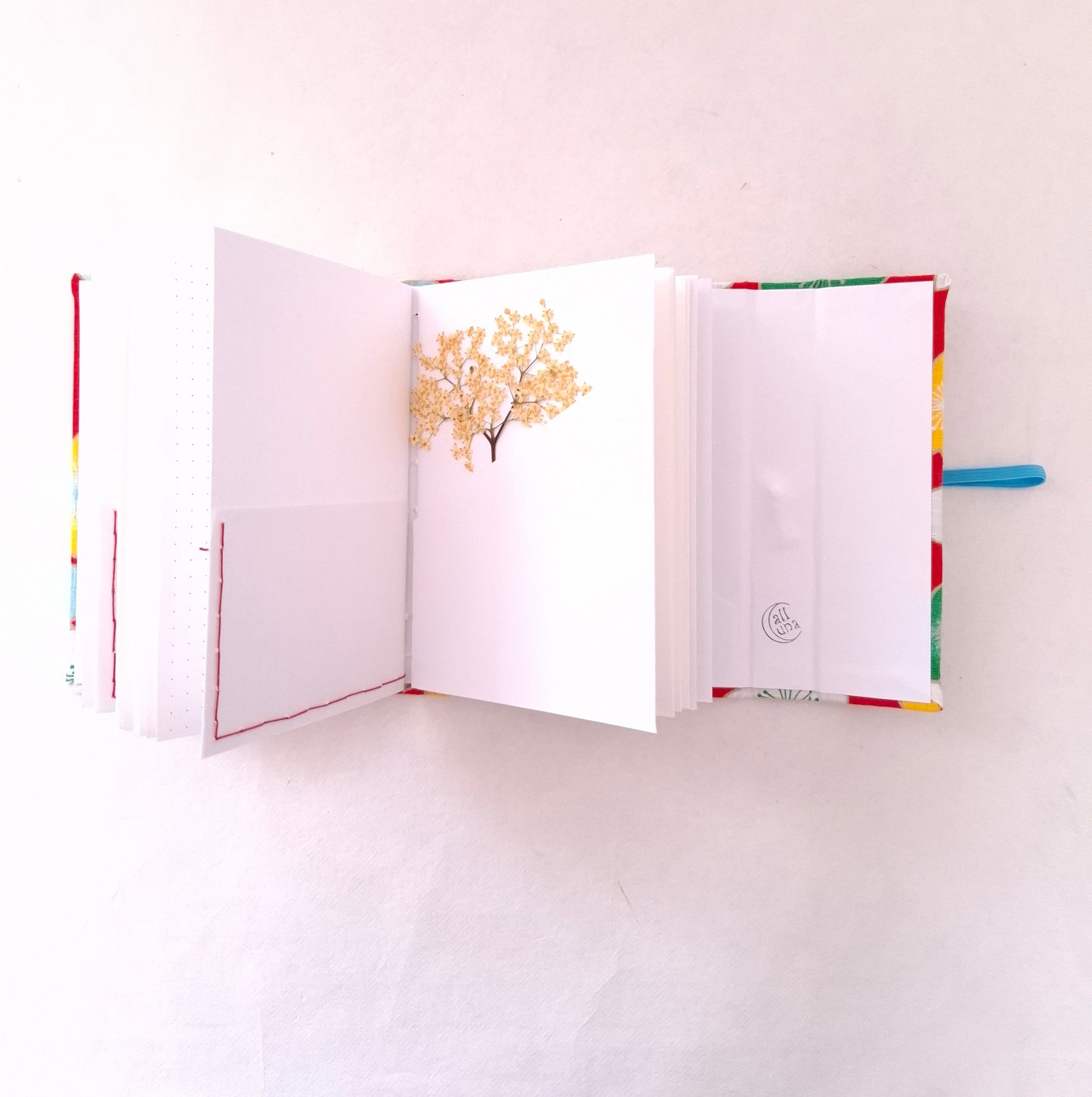 Diario di Viaggio in tessuto floreale Giapponese in rosso, verde e celeste