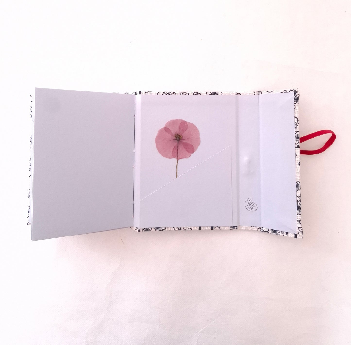 Diario di Viaggio in tessuto Giapponese con fiori di Ciliegio in bianco e nero