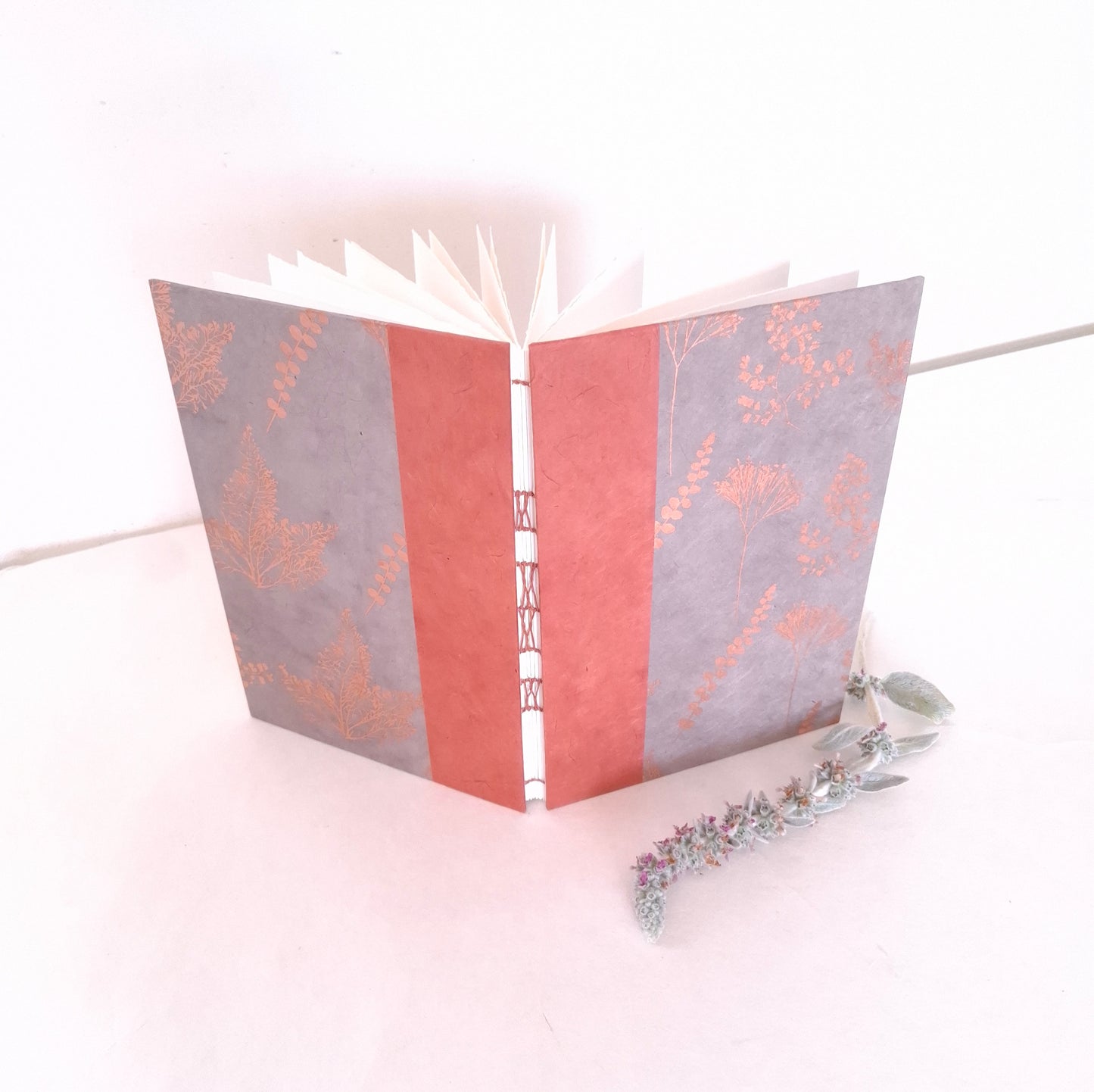Carnet per acquerello grande in malva e oro rosa