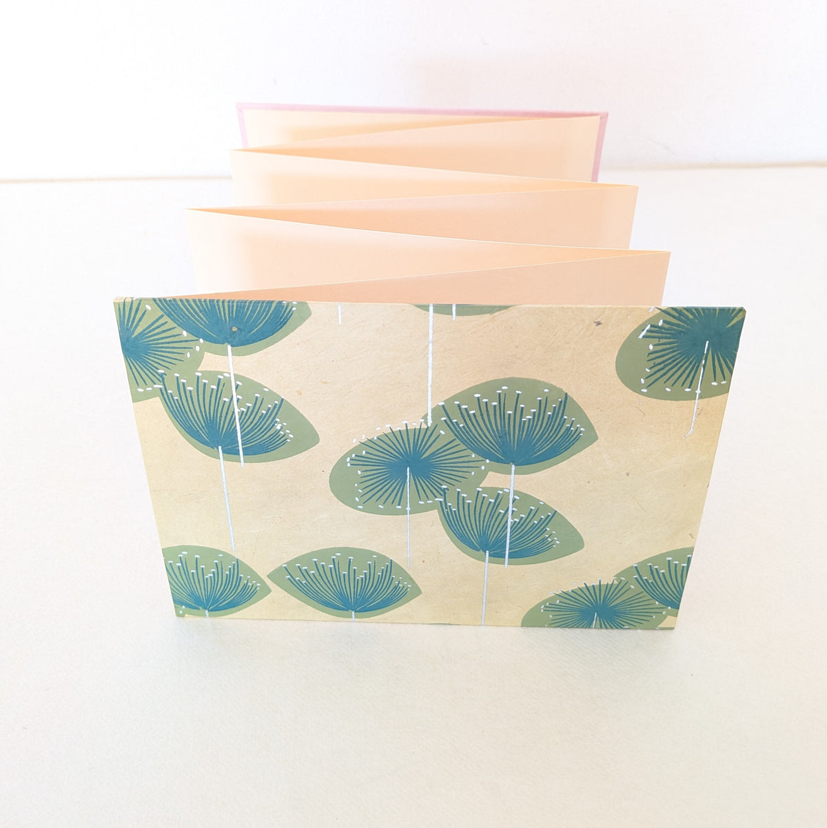 Album a fisarmonica rettangolare con fiori in verde e rosa