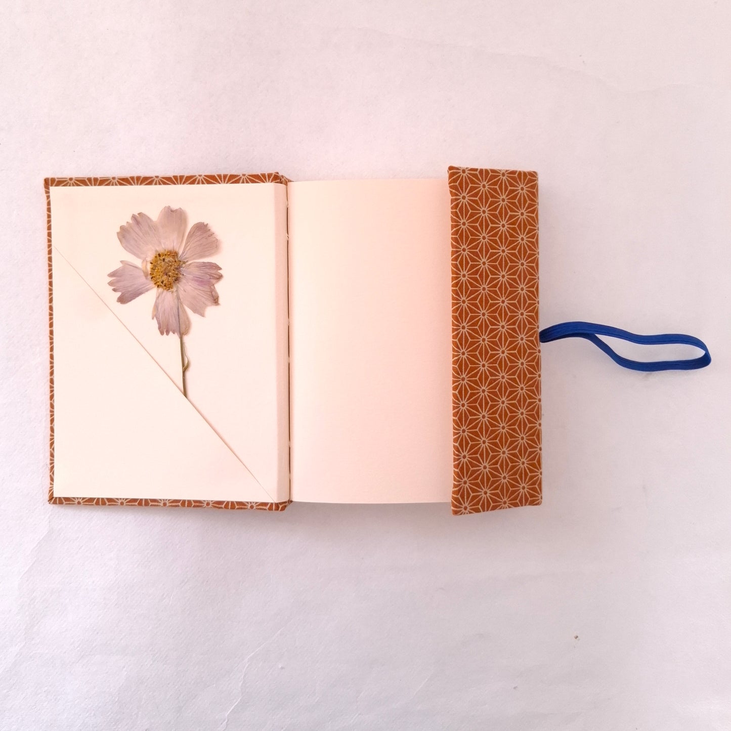 Diario di Viaggio in tessuto Giapponese con stelle Asanoha in beige e curry