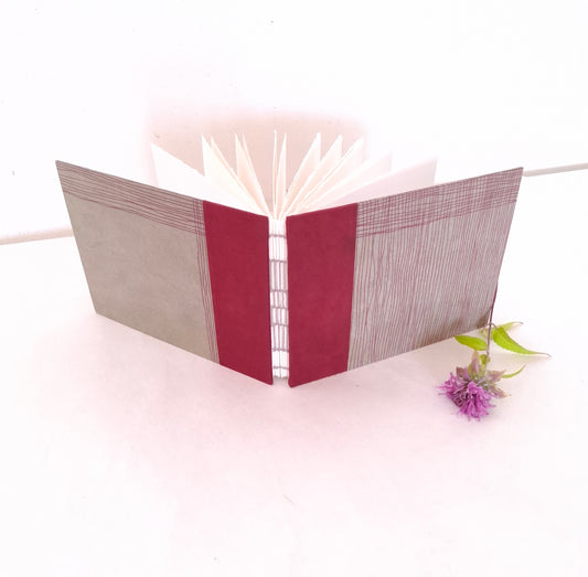 Taccuino per acquerello con intrecci in malva e bordeaux