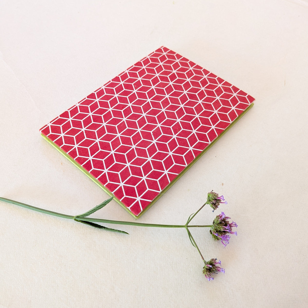 Album a fisarmonica rettangolare con pattern geometrico in rosso